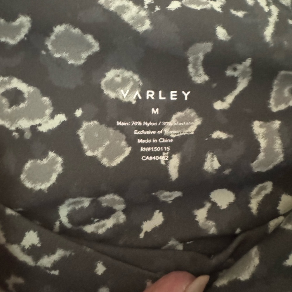Green Patterned Varley Leggings. Size Medium - image 2